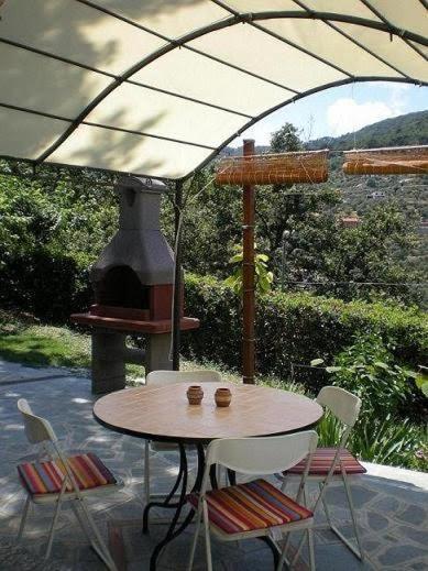 Casa Gialla إمبيريا المظهر الخارجي الصورة